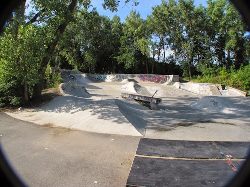 projet 45 diy skatepark skateboard spot in Montreal, Quebec