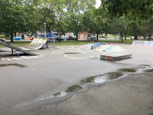 Parc Raymond-Préfontaine skatepark skateboard spot in Montreal, Quebec